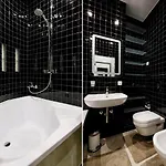 Luxury 3 Bedroom Apartment *