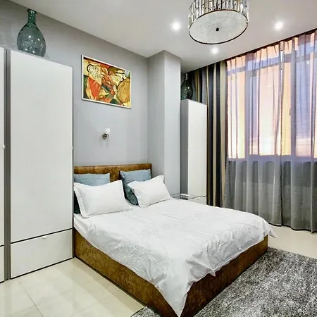 Luxury 3 Bedroom *
