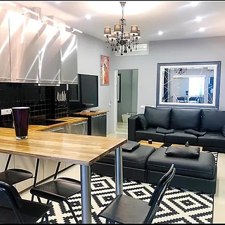 Apartment Luxury 3 Bedroom *