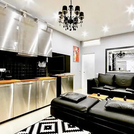Luxury 3 Bedroom *