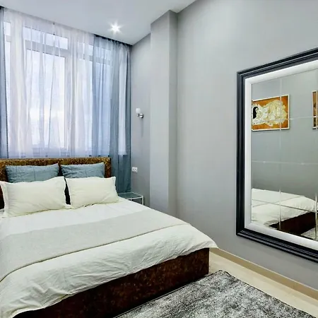 Luxury 3 Bedroom Apartment *